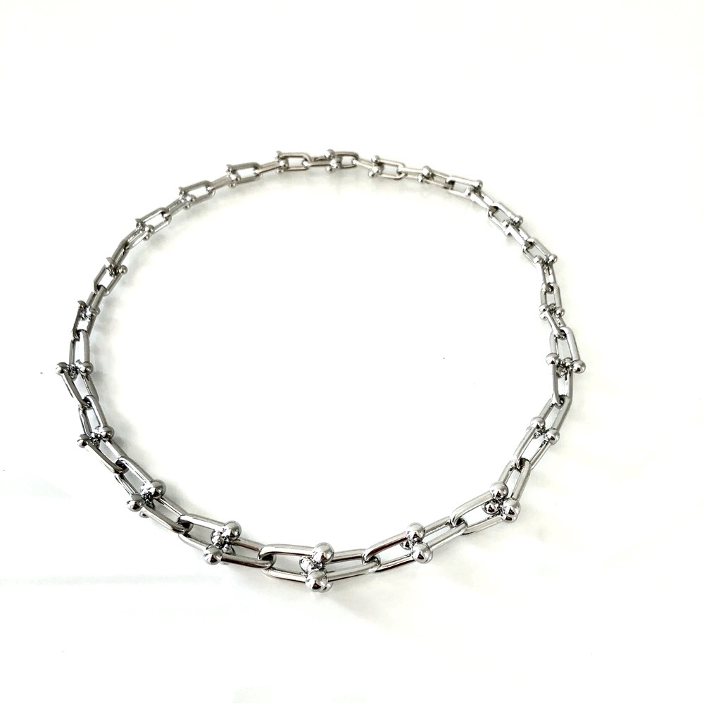 Hardware Graduated Link Size Necklace - Picture 8 of 11